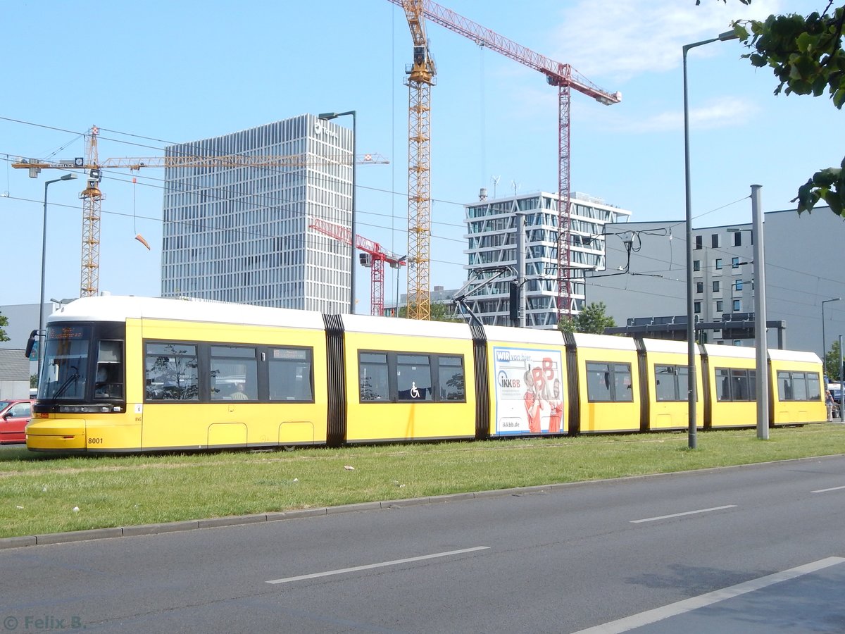 Flexity Nr. 8001 der BVG in Berlin.