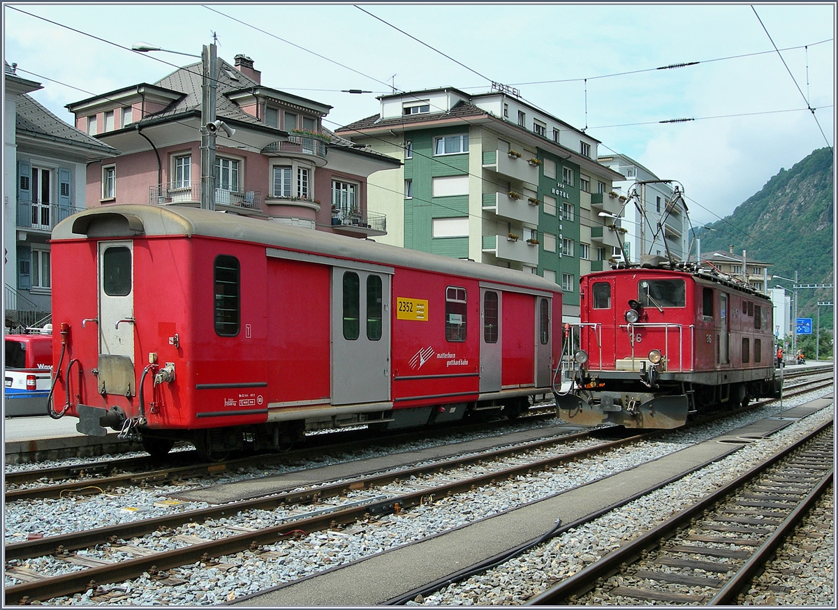 FO  HGe 4/4 I und ein Postwagen in Brig.
5. Juni 2008