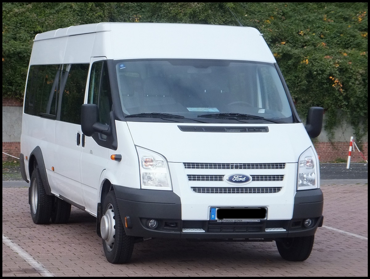 Ford Transit aus Deutschland im Stadthafen Sassnitz.