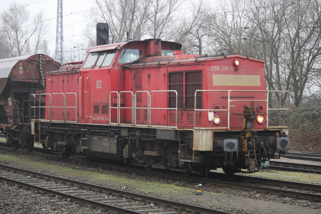 Fotografengl�ck die 2. gegen 11.55 Uhr stand die 298 319-5 erneut in Rostock-Bramow.02.02.2019