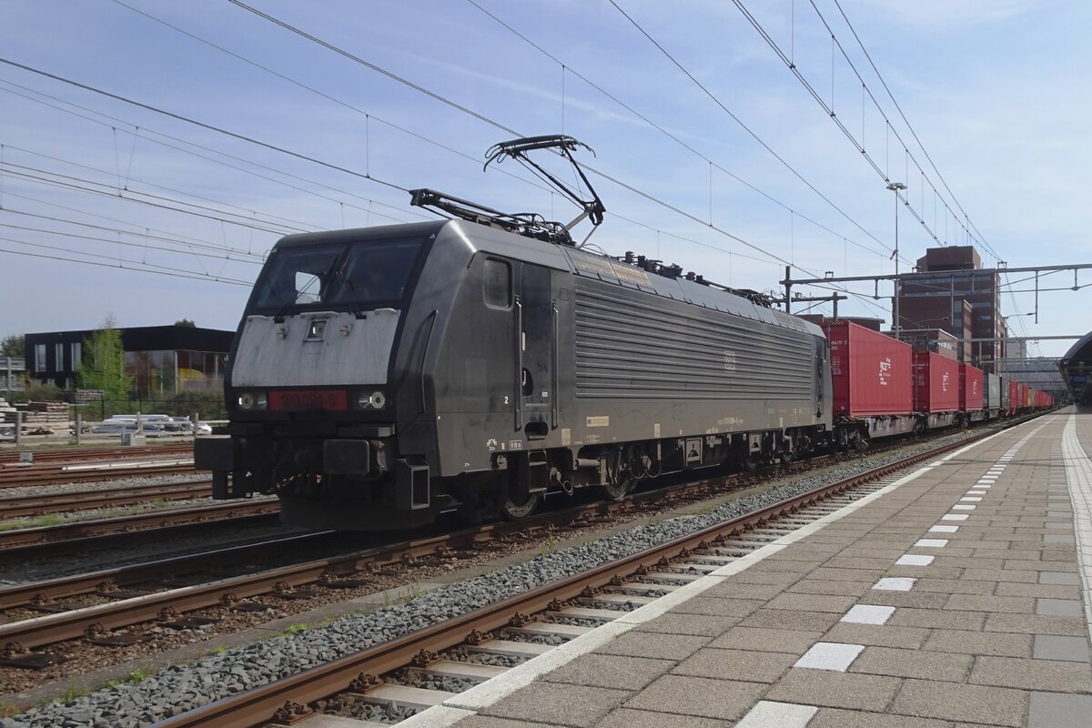 Froschblick auf MRCE/DB 189 094 mit deren KLV in Amersfoort für ein 45 Minutiger Pause am 27 April 2023.