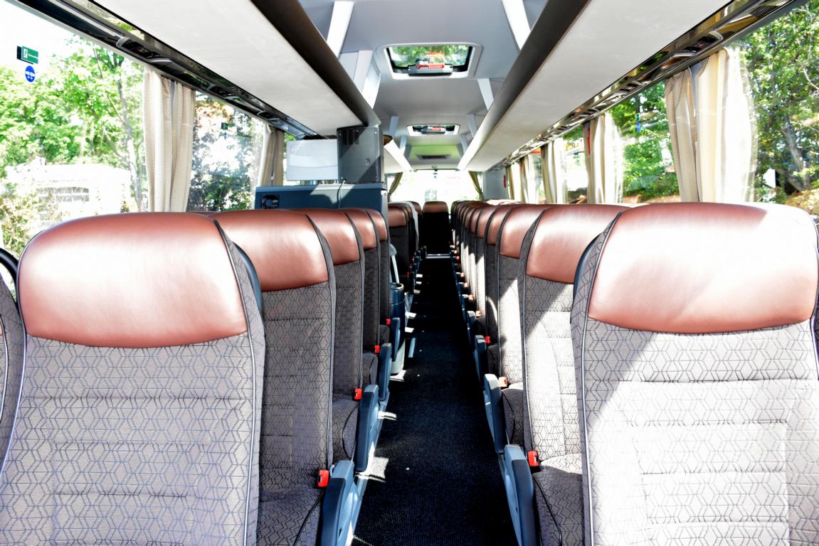 Gediegene Sitze im Neoplan Tourliner von Erwin Schober  SCHMIDATAL Reisen  aus �sterreich.