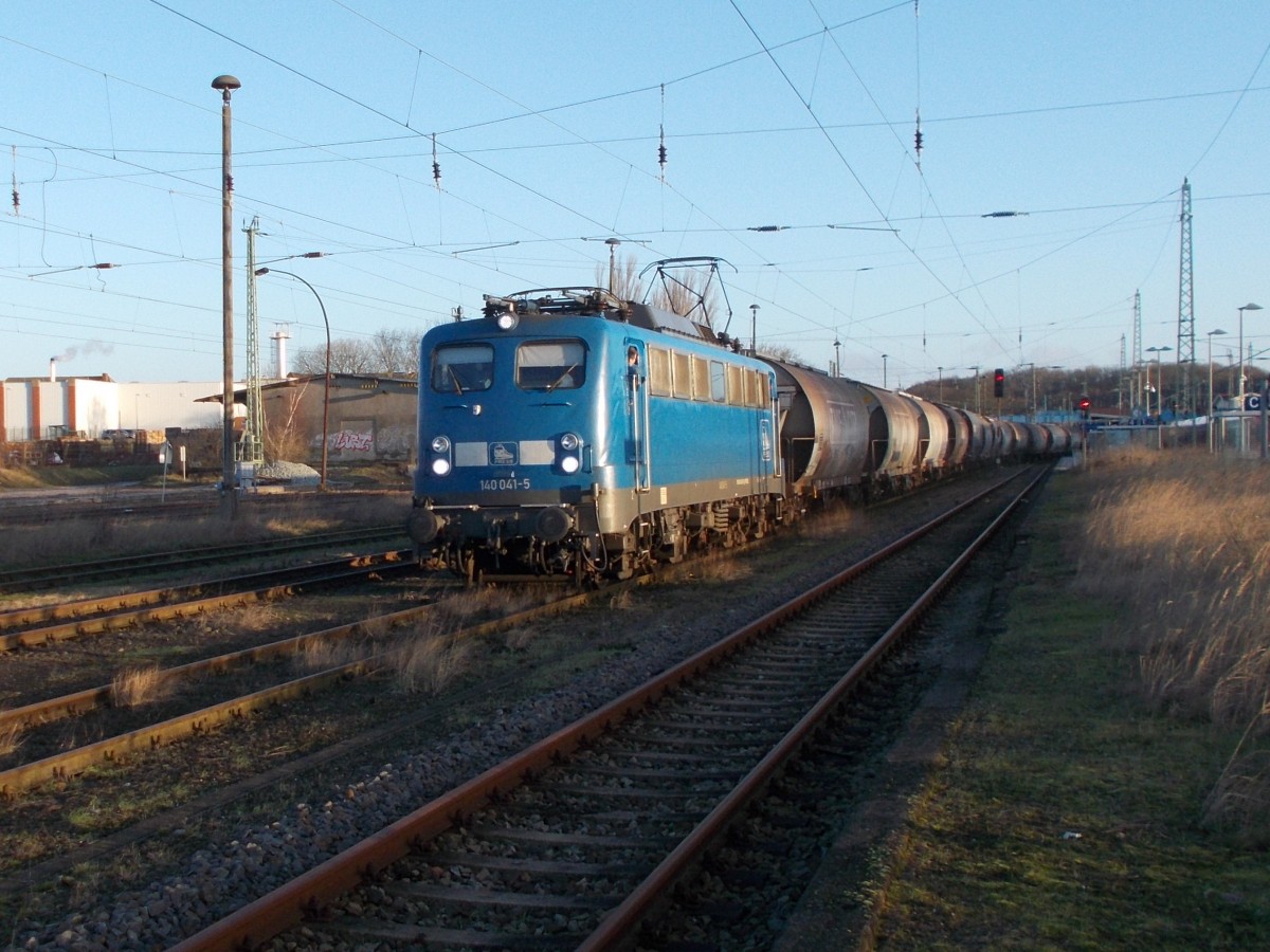 Gleich die erste Aufnahme im neuen Jahr war eine Glücksaufnahme,als ich,am 04.Januar 2014,die durch Bergen/Rügen fahrende PRESS 140 041-5 fotografierte.