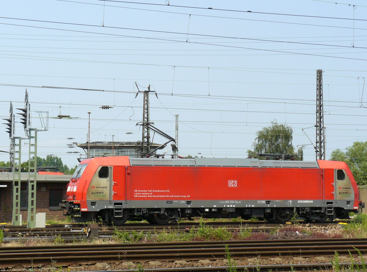Green Cargo DB Schenker Rail Scandinavia loc 185 334-7 (91 86 0 185 334-7) Rangierbahnhof Oberhausen West 03-07-2015.

Green Cargo DB Schenker Rail Scandinavia loc 185 334-7 (91 86 0 185 334-7) rangeerterrein Oberhausen West 03-07-2015.