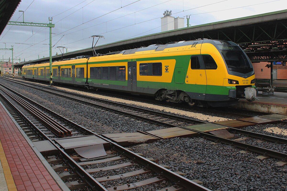 GySEV 435 506 steht am 16 September 2024 in Sopron -der Flirt-3 erbobert jetzt auch Ost-Europa.