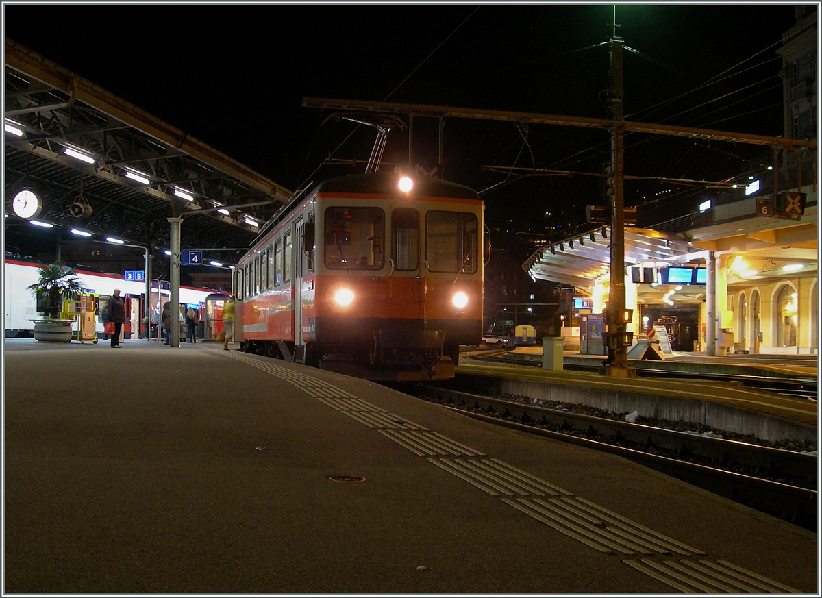 Heute sind wir mit dem Bipperlisy nach Hause gefahren. Und der ex SNB Be 4/4 schnurrte wie eine Nhmaschine die Steigung von Montreux nach Fontanivent (und weiter nach Chernex) hinauf...
2. Dez. 2013