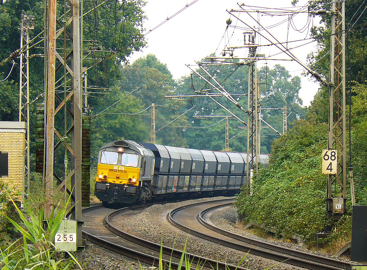 HGK DE-679 in Elten am 11-09-2013.

HGK class 66 locomotief DE-679 met kolentrein in Elten, Duitsland 11-09-2013.