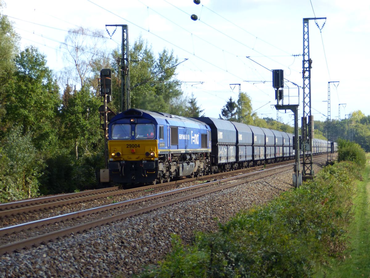 HHPI (Heavy Haul Power International GmbH Erfurt) F=MA Class 66 Diesellok 29004 ( 92 80 1266 027-2 D-HHPI  ) mit dem Namen  Dave Meehan  und Baujahr 2003. Devesstra�e, Salzbergen 28-09-2018.

HHPI (Heavy Haul Power International GmbH Erfurt) F=MA Class 66 dieselloc 29004 ( 92 80 1266 027-2 D-HHPI  ) met de naam  Dave Meehan  en bouwjaar 2003. Devesstra�e, Salzbergen 28-09-2018.