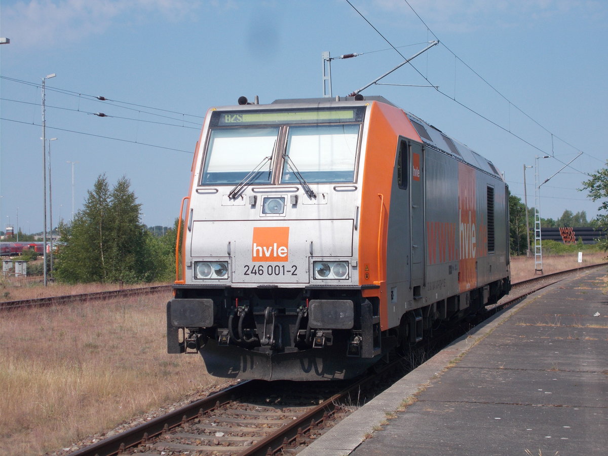 Hvle 246 001,bei strahlenblauen Himmel,am 02.Juni 2018,in Mukran.