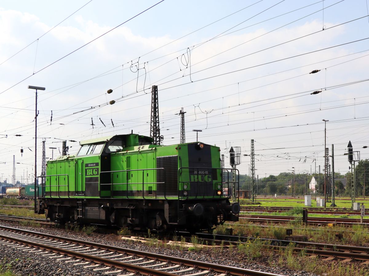 HVLE/BUG (Havell�ndische Eisenbahn AG/BUG Verkehrsbau AG) Diesellok 1 203 141-7 (203BUG-05) G�terbahnhof Oberhausen West 02-09-2021.

HVLE/BUG (Havell�ndische Eisenbahn AG/BUG Verkehrsbau AG) dieselloc 1 203 141-7 (203BUG-05) goederenstation Oberhausen West 02-09-2021.