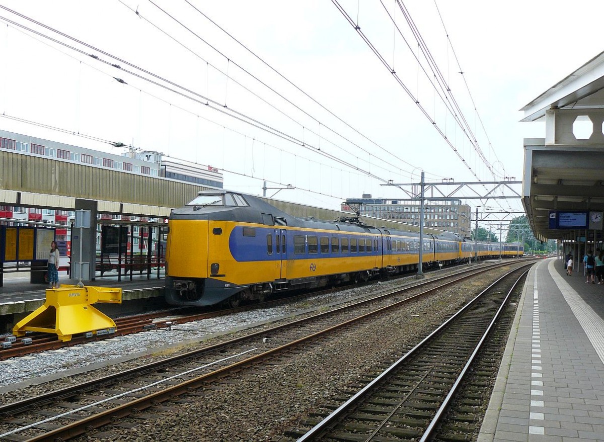 ICM-III TW 4031 auf Gleis 2 Leiden Centraal Station 09-06-2014.

ICM-III treinstel 4031 op spoor 2 Leiden Centraal Station 09-06-2014.