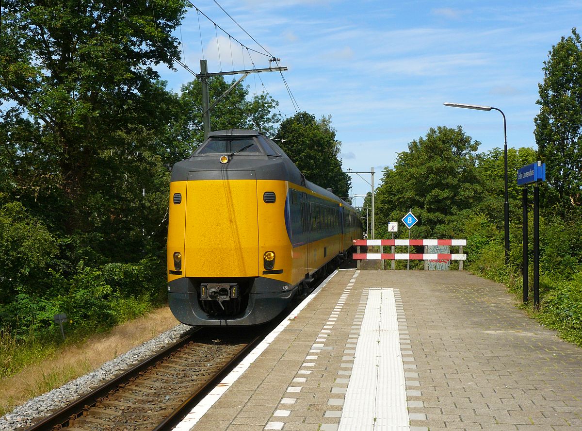 ICM-IV TW 4244 Leiden Lammenschans 29-06-2014.


ICM-IV treinstel 4244 Leiden Lammenschans 29-06-2014.