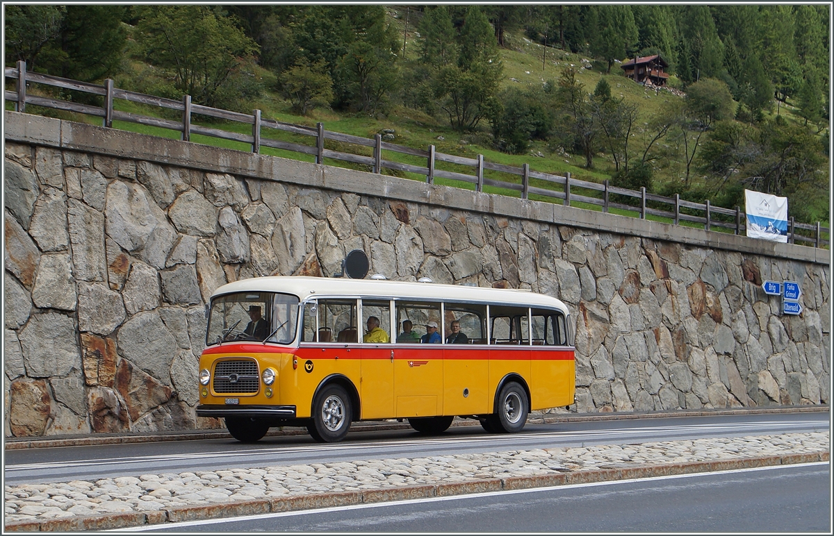 Im Rahmen des Jubil��ums 100 Brig - Gletsch verkehrte dieser alte PTT- Bus. 
Oberwald, den 16. August 2014