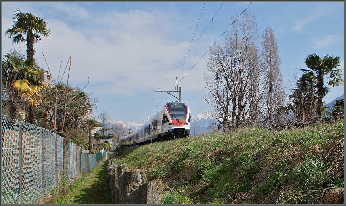 Im Tessin sind entlang der Gotthardbahn oft flache Steine augestelle, so auch, wie hier zu sehen kurz vor Lugano.
18. März 2015