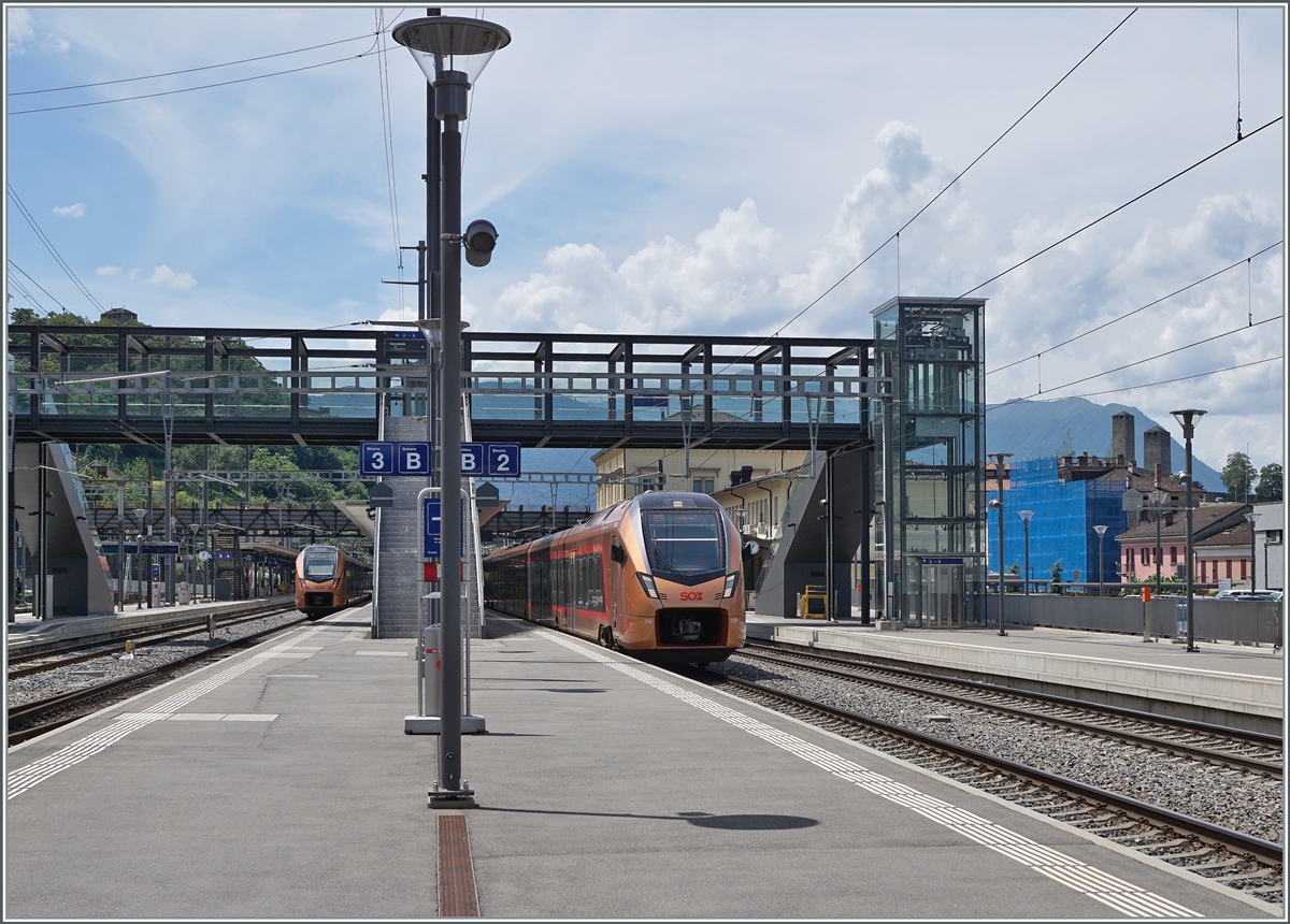 In Bellinzona begegnen sich die beiden SOB  Treno Gotthardo  von und nach Locarno. 

23. Juni 2021