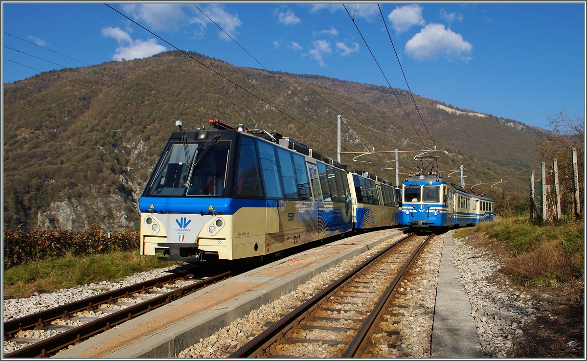 In Verigo kreuzen sich der Treno Panoramico D 54 P von Locarno nach Domodossola und der Regionalzug 763 von Domodossola nach Re. 
31. Okt. 2014