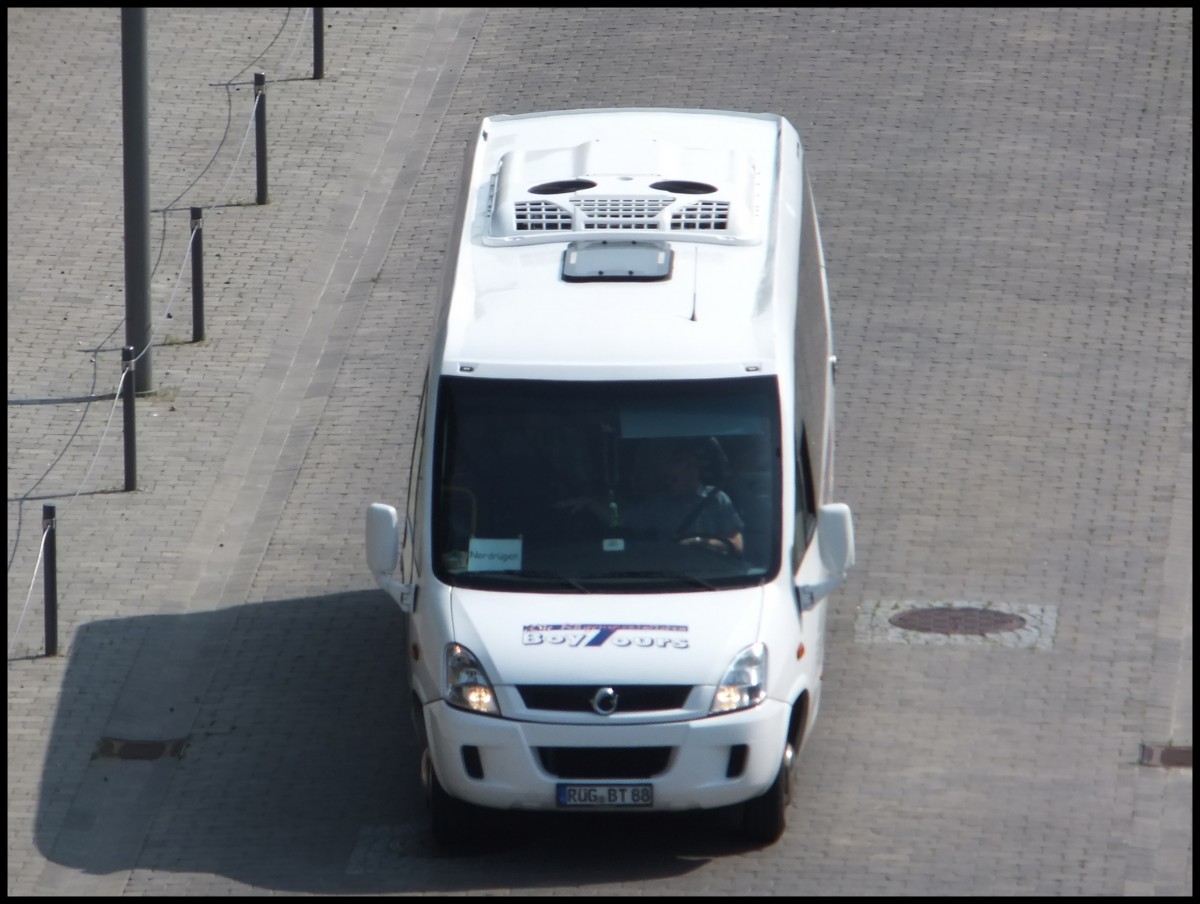 Irisbus Sunrise von BoyTours aus Deutschland im Stadthafen Sassnitz.