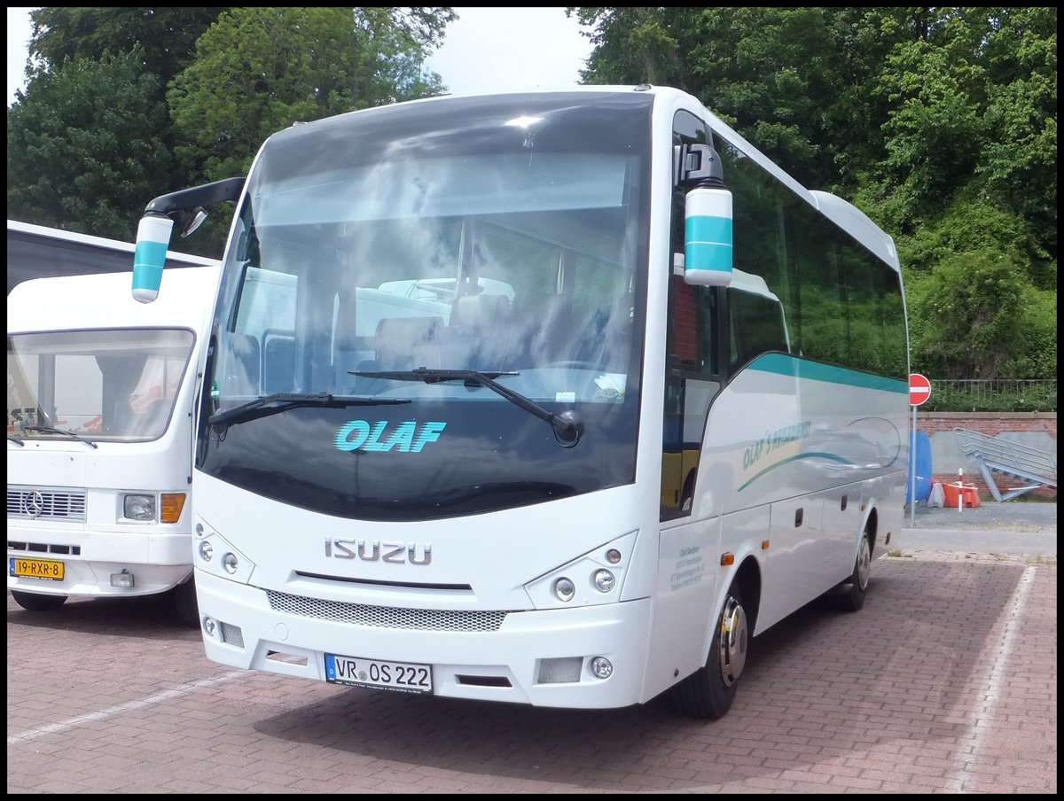 Isuzu Turquoise von Olaf's Reisedienst aus Deutschland im Stadthafen Sassnitz.