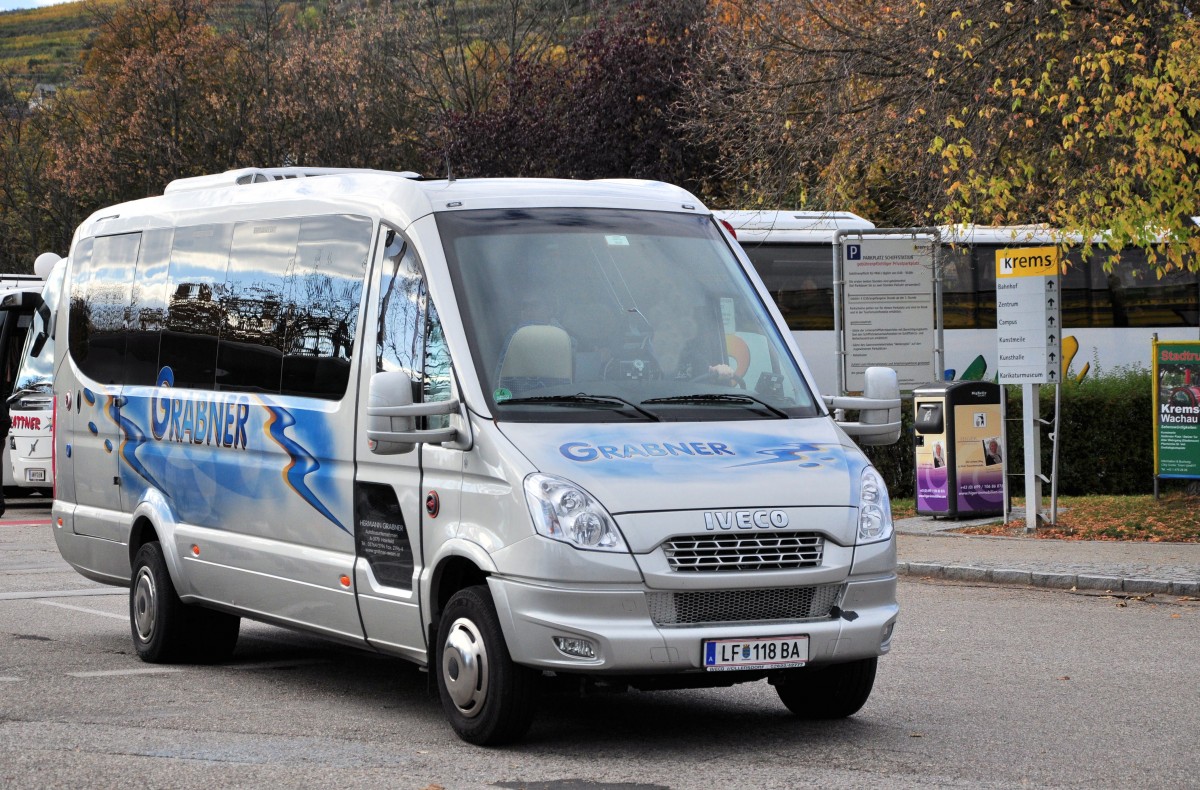 Iveco Kleinbus von Grabner Reisen / sterreich im Herbst 2013 in Krems.