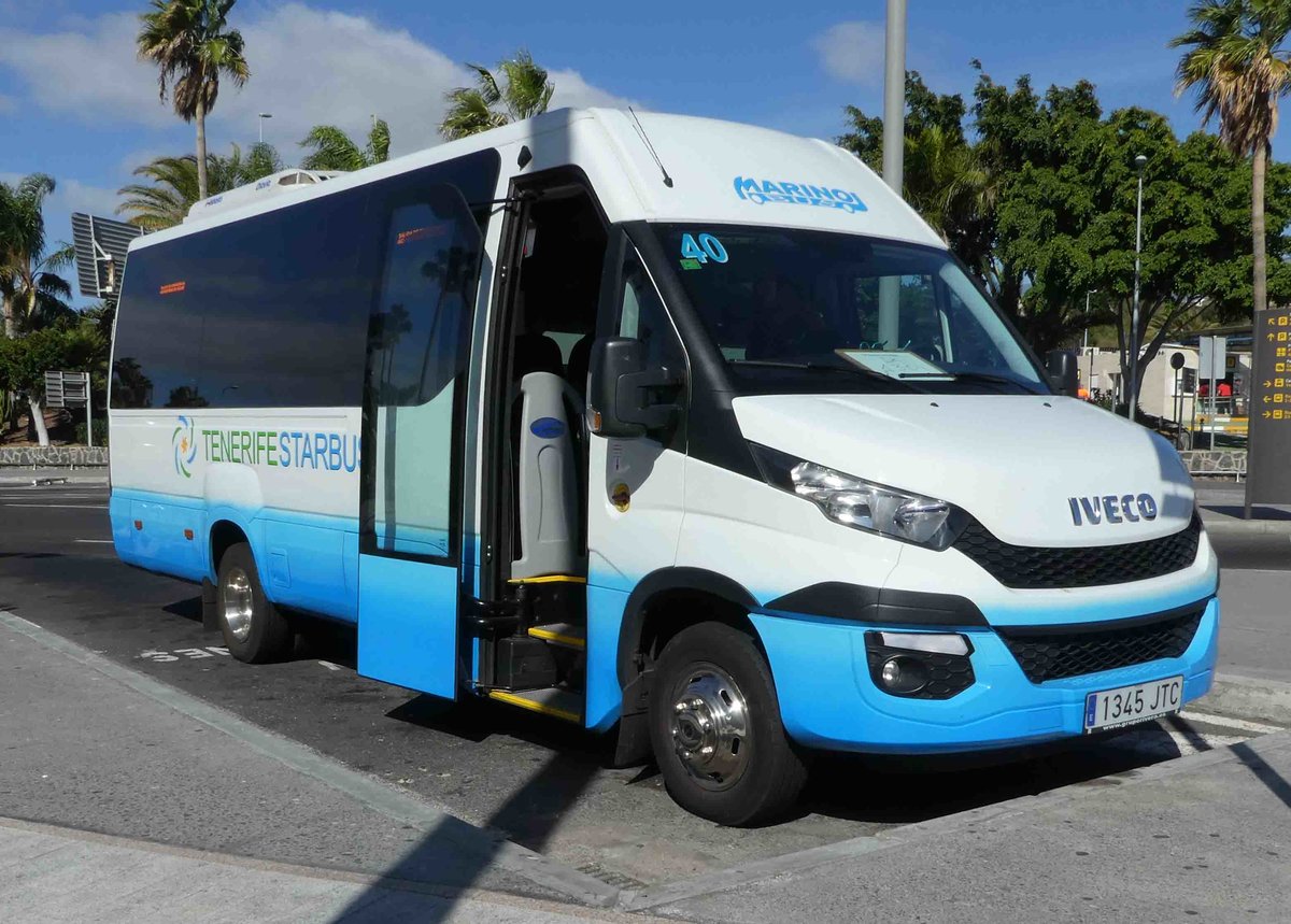 Iveco von TENERIFESTARBUS steht am Flughafen von Teneriffa, 01-2019