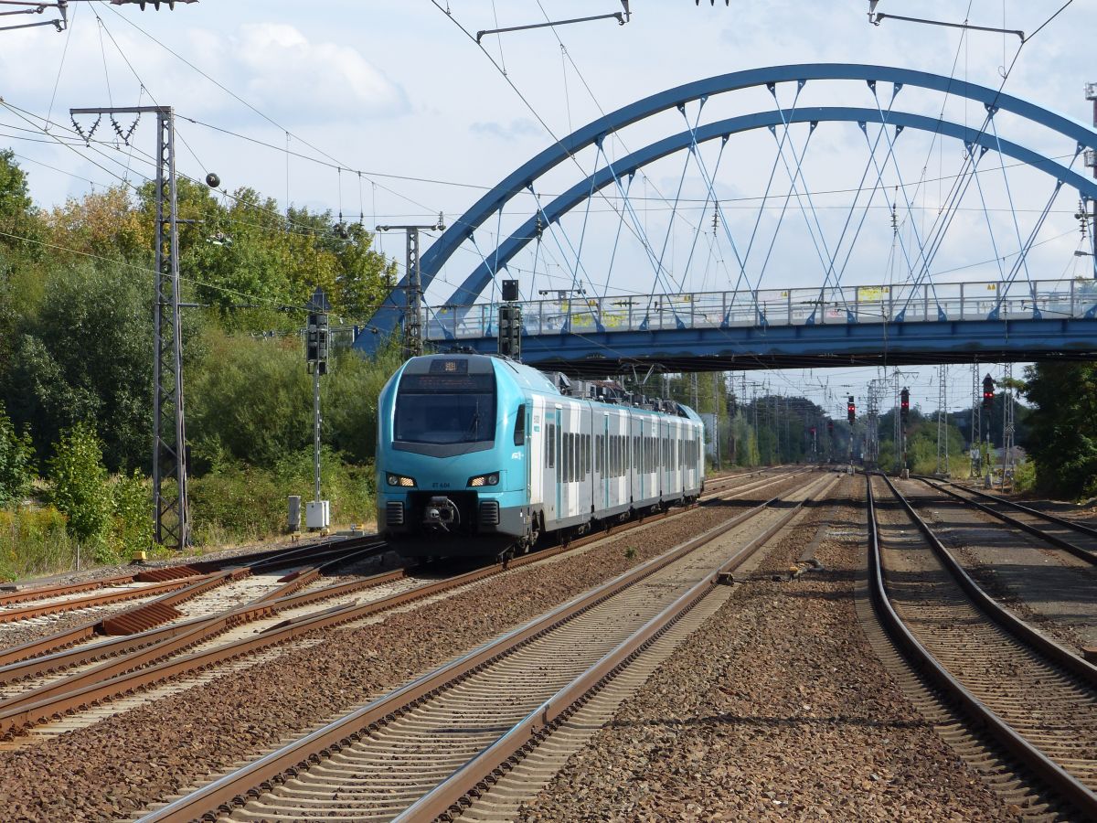 Keolis Eurobahn Stadler FLIRT 3 Triebzug ET 4.04 Einfahrt Bahnhof Salzbergen 17-08-2018.

Keolis Eurobahn Stadler FLIRT 3 treinstel ET 4.04 binnenkomst station Salzbergen 17-08-2018.
