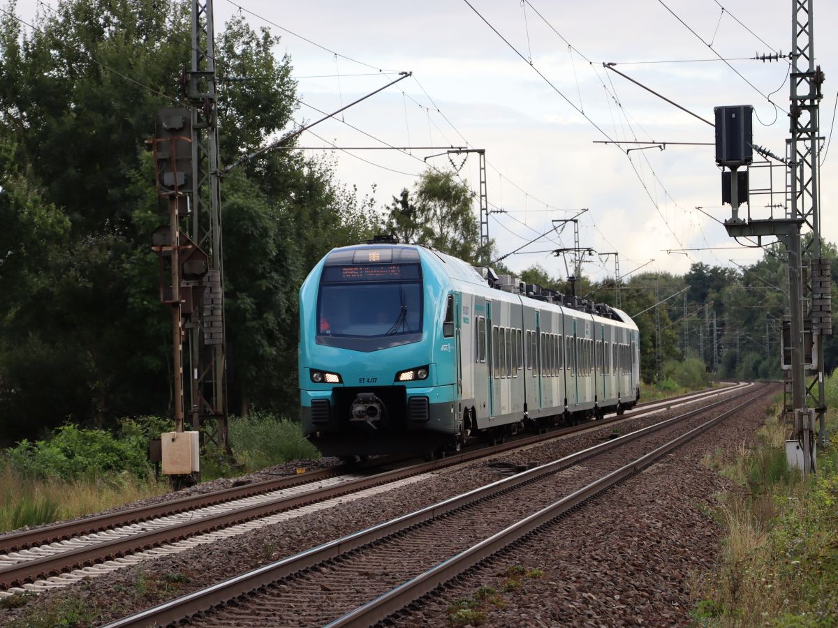 Keolis Eurobahn Stadler FLIRT 3 Triebzug ET 4 07 Devesstra�e, Salzbergen 16-09-2021.

Keolis Eurobahn Stadler FLIRT 3 treinstel ET 4 07 Devesstra�e, Salzbergen 16-09-2021.