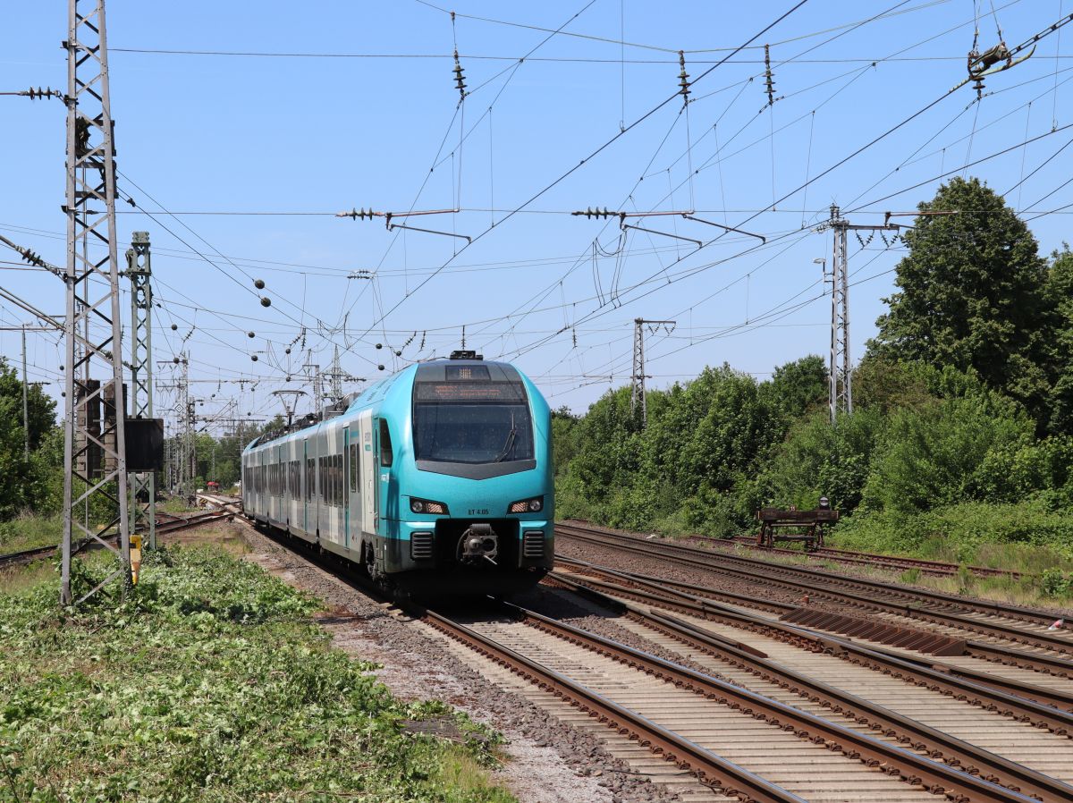 Keolis Eurobahn Stadler FLIRT 3 Triebzug ET 4.05 Ankunft Bahnhof Salzbergen 03-06-2022.

Keolis Eurobahn Stadler FLIRT 3 treinstel ET 4.05 aankomst station Salzbergen 03-06-2022.