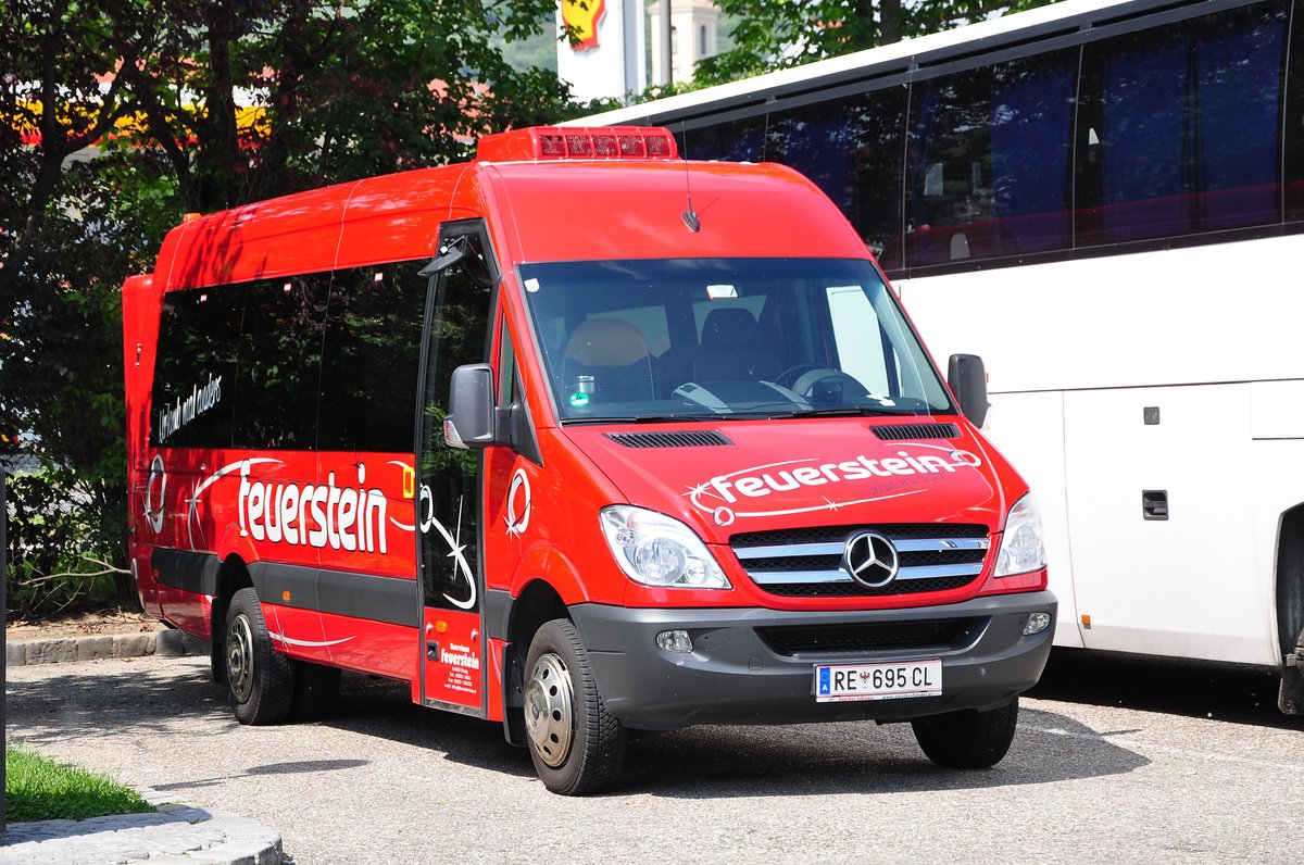 Kleinbus Mercedes Sprinter von Feuerstein aus �sterreich in Krems gesehen.