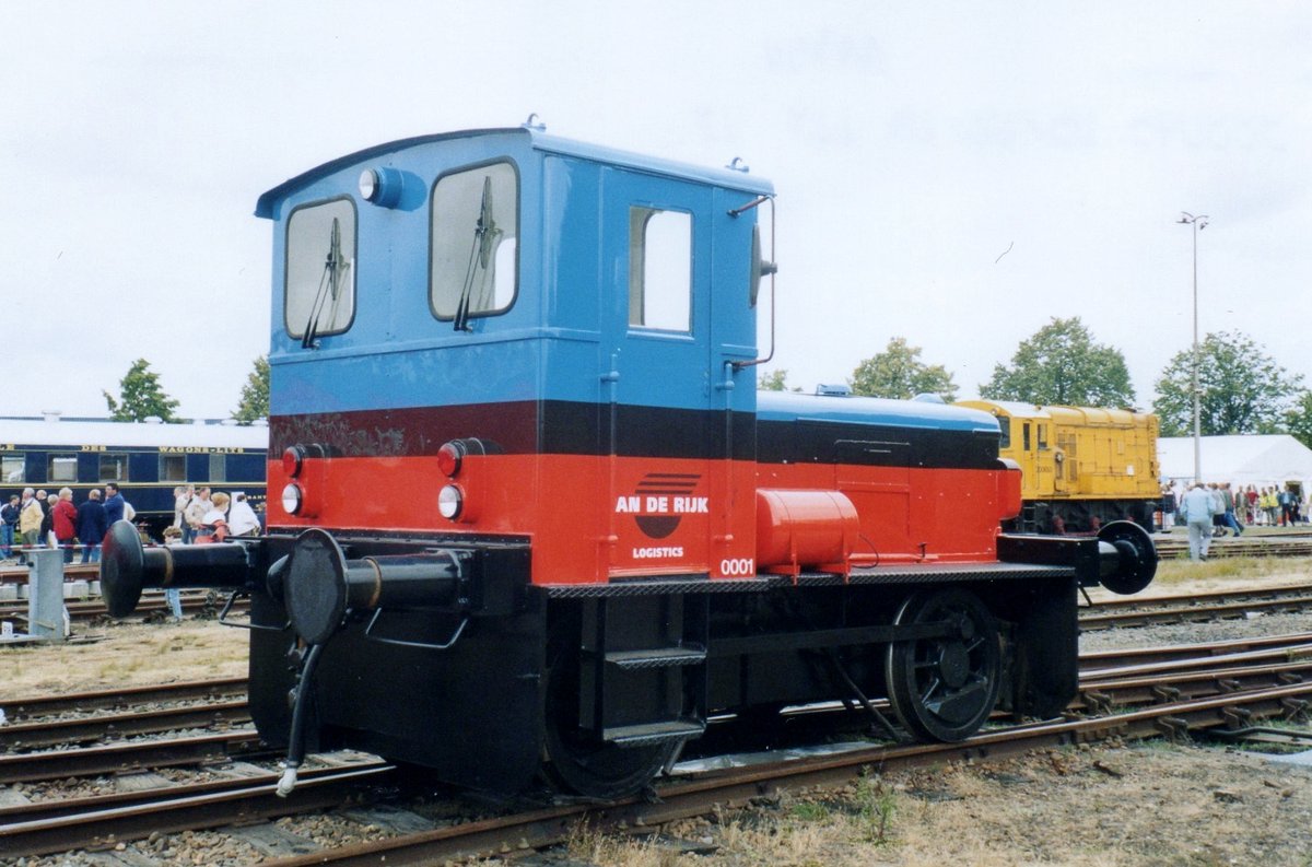 Kleinloklein De Rijke 0001 steht während ein Ausstellung am 2 Juli 2004 in Roosendaal Goederen. 