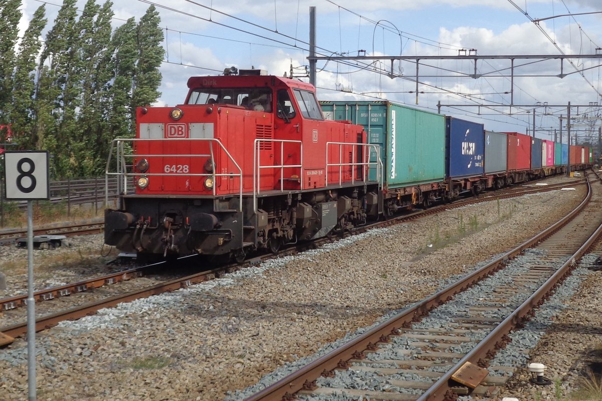 KLV mit 6428 durchfahrt am 24 Augustus 2018 Breda.