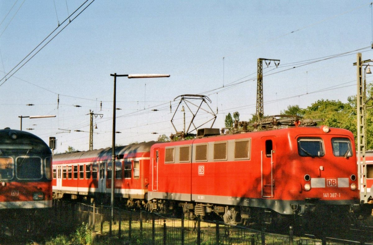 Knallfrosch 141 387 steht am 25 Mai 2004 in Uelzen.