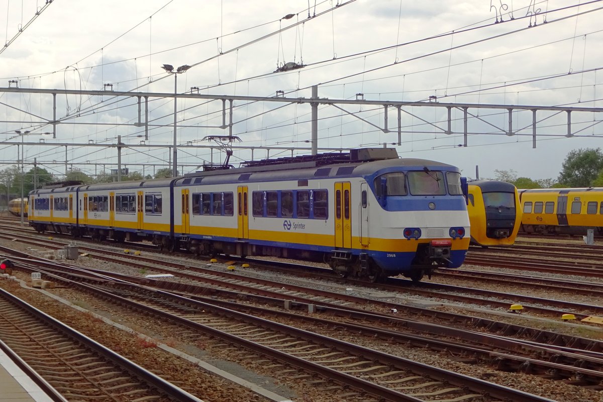 Kurze Pause für 2968 in Nijmegen am 10 Mai 2019.