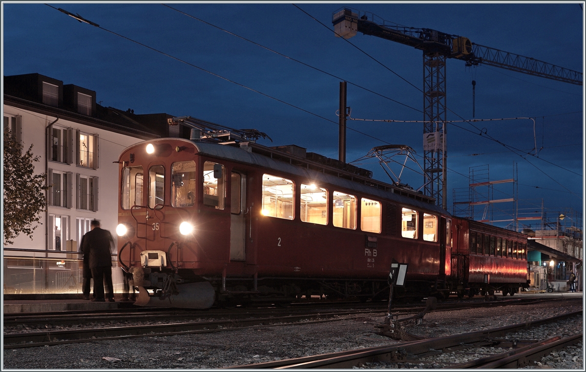  LA DER 2020 du Blonay-Chamby  / Saison Abschluss der Blonay-Chamby Bahn: Mit einem verstärkten Fahrplan und viel Dampf wird vor dem  Winterschlaf  nochmals viel Betrieb gemacht. Der allerletzte Zug reizte dann noch zum einen oder andern Experiment: Der RhB ABe 4/4 I 35 wartet in Blonay auf die (Leer)-Rückfahrt nach Chaulin.

25. Oktober 2020