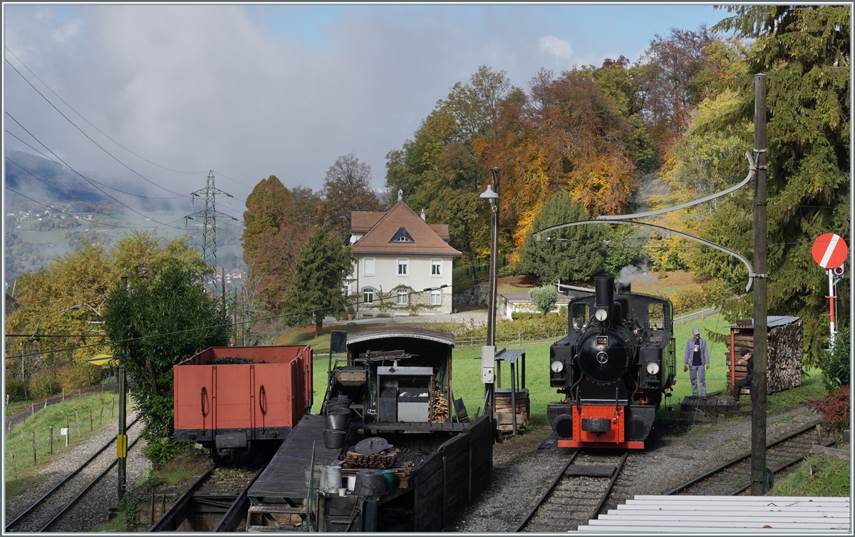  LA DER 2020 du Blonay-Chamby  / Saison Abschluss der Blonay-Chamby Bahn: Mit einem verstärkten Fahrplan und viel Dampf wird vor dem  Winterschlaf  (bzw. Arbeit im Dépôt Chaulin) nochmals viel Betrieb gemacht. Die G 2x 2/2 N° 105 (Baujahr 1918) wird für die Nachmittagsdampfzüge vorbereitet. 

24. Okt. 2020