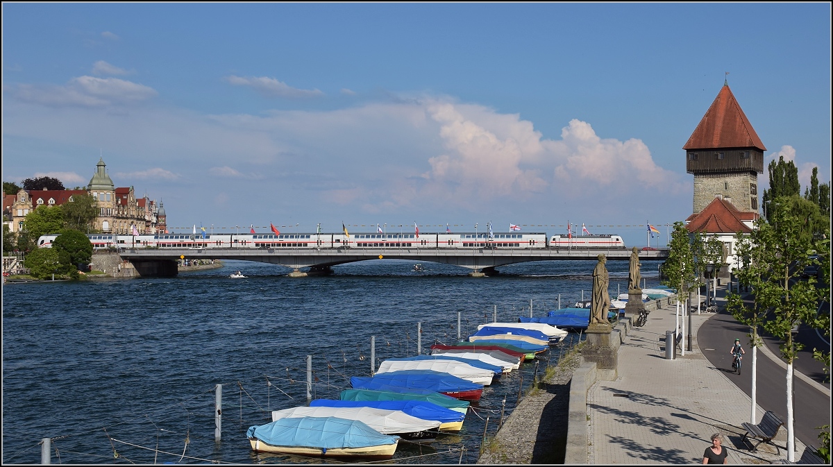 Langsam wird es ernst. 147 560 mit ihrem IC2 CH wagt sich fast schon in die Schweiz. Konstanz, Juni 2019.