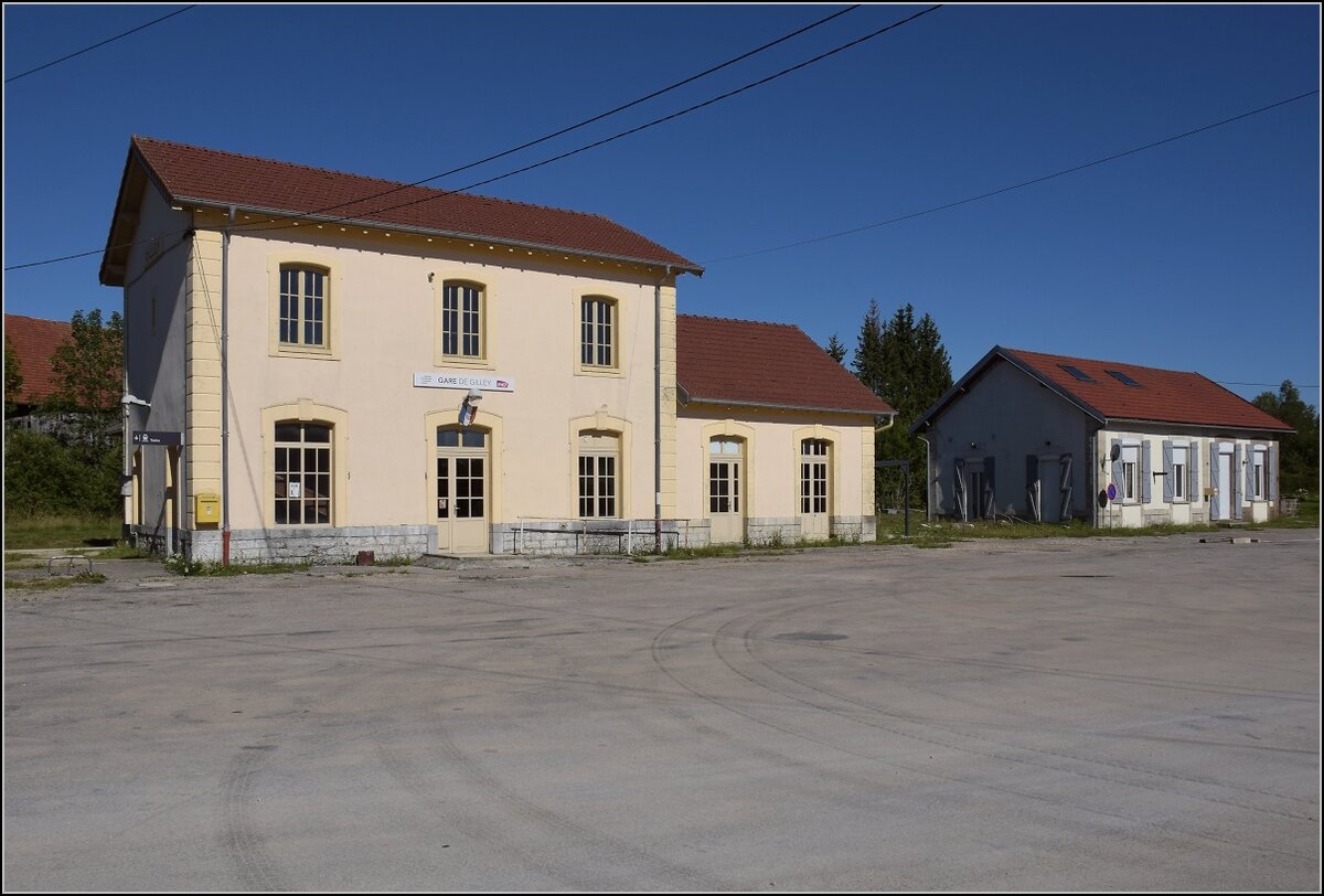 Ligne des Horlogers.

Der Bahnhof von Gilley, Juni 2022.