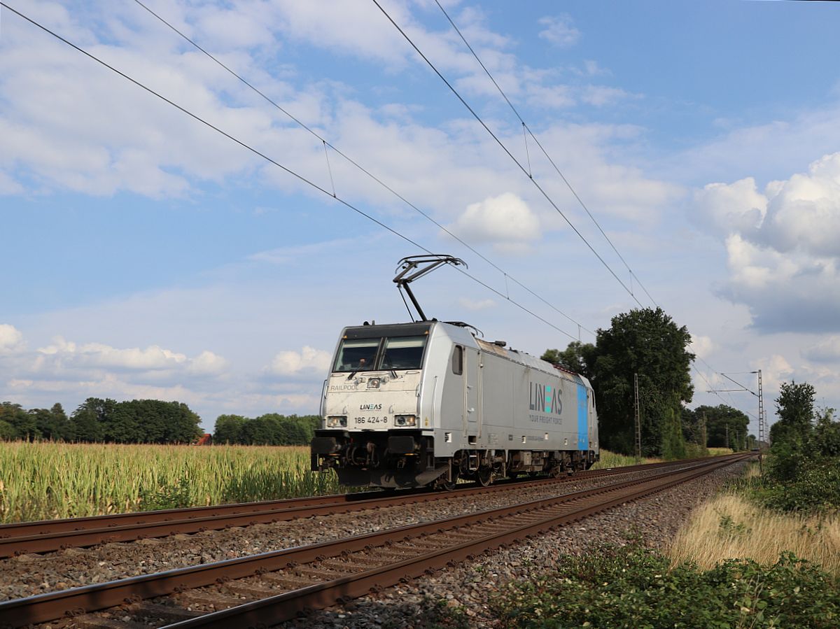 Lineas locomotief 186 424-8 (91 80 6186 424-8 D-Rpool) bei Bahn�bergang Wasserstrasse, Hamminkeln 18-08-2022.

Lineas locomotief 186 424-8 (91 80 6186 424-8 D-Rpool) bij overweg Wasserstrasse, Hamminkeln 18-08-2022.