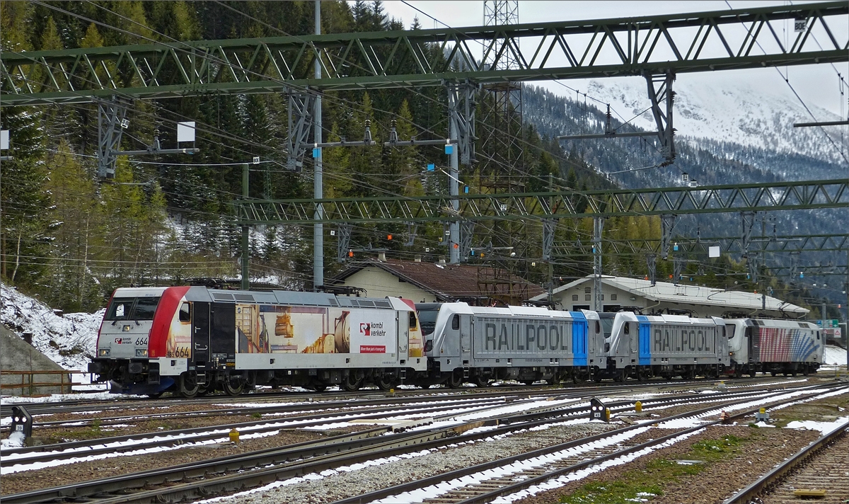 Lok EU43 007 zieht einen Lokzug mit Railpoollok 187 308-2 / 187 300-9 und Lok 185 664 aus dem Bahnhof Brenner in Richtung Abstellung. 15.05.2019 (Hans)