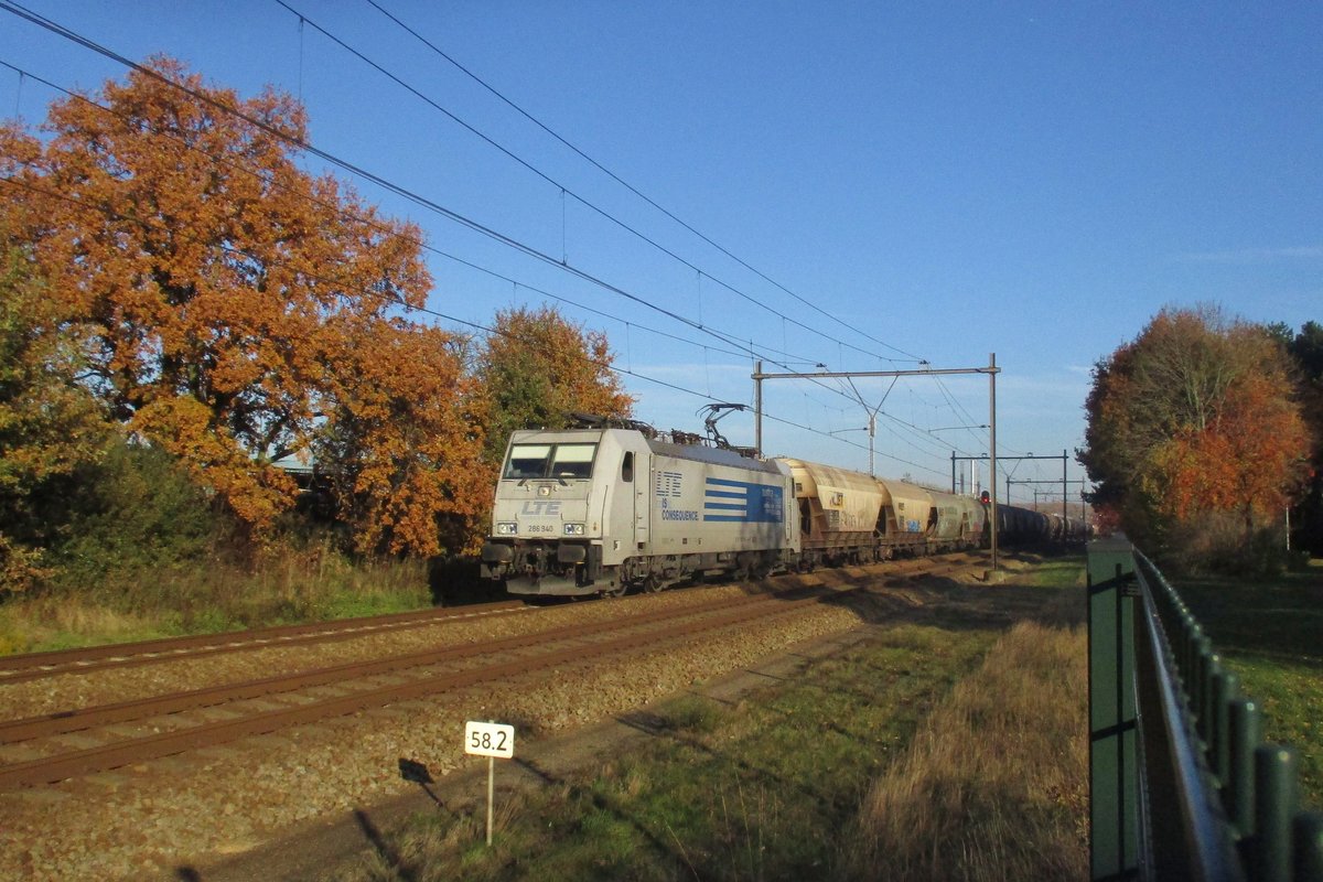 LTE (1)286 940 durchfahrt am 15 November 2018 Alverna. Weil die 186 940 in Österreich unter die Baureihe 1286 immatrikuliert ist, gibt es bem dieser Ellok ein Dieselloknummer. 