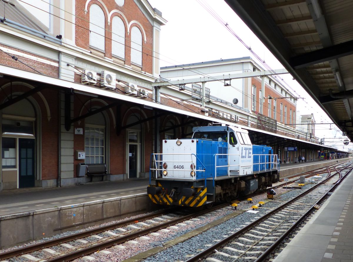 LTE Dieselok 6406 Gleis 1 Dordrecht 07-04-2016.

LTE dieselloc 6406 spoor 1 Dordrecht 07-04-2016.