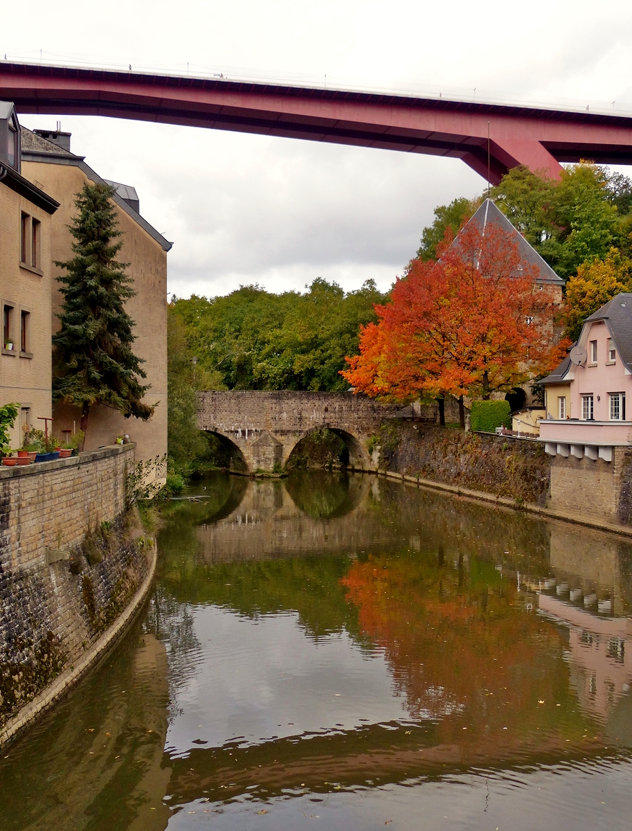 Luxembourg Ville - Die Alzette im Herbst. 04.10.2017 (Jeanny)
