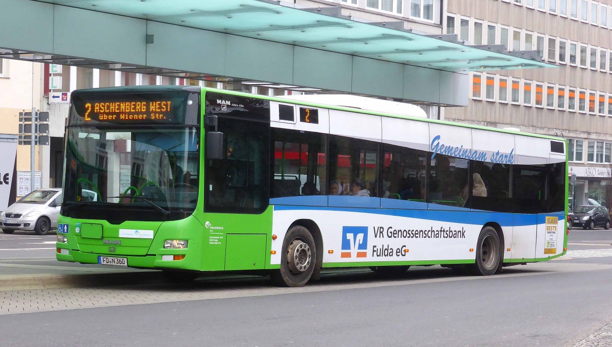 MAN Lion`s City als Werbetrger fr die  VR Genossenschaftsbank Fulda  steht am Fuldaer Busbahnhof, Januar 2015