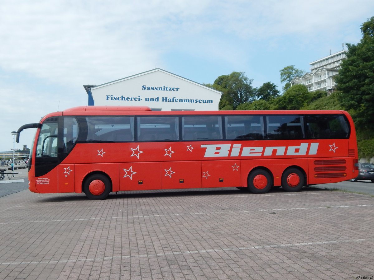 MAN Lion's Coach von Biendl aus Deutschland im Stadthafen Sassnitz.