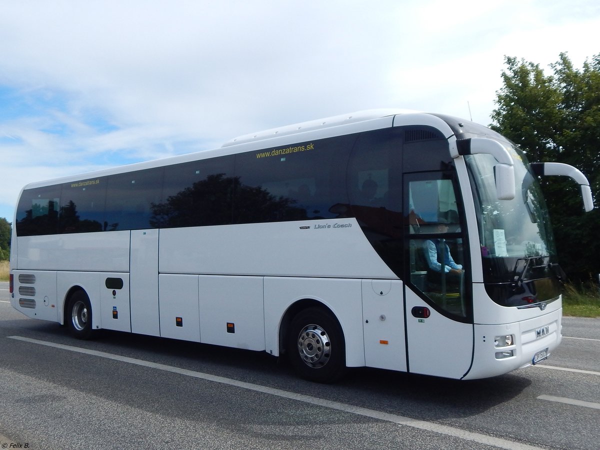 MAN Lion's Coach von DanZaTrans aus der Slowakei in Sassnitz.