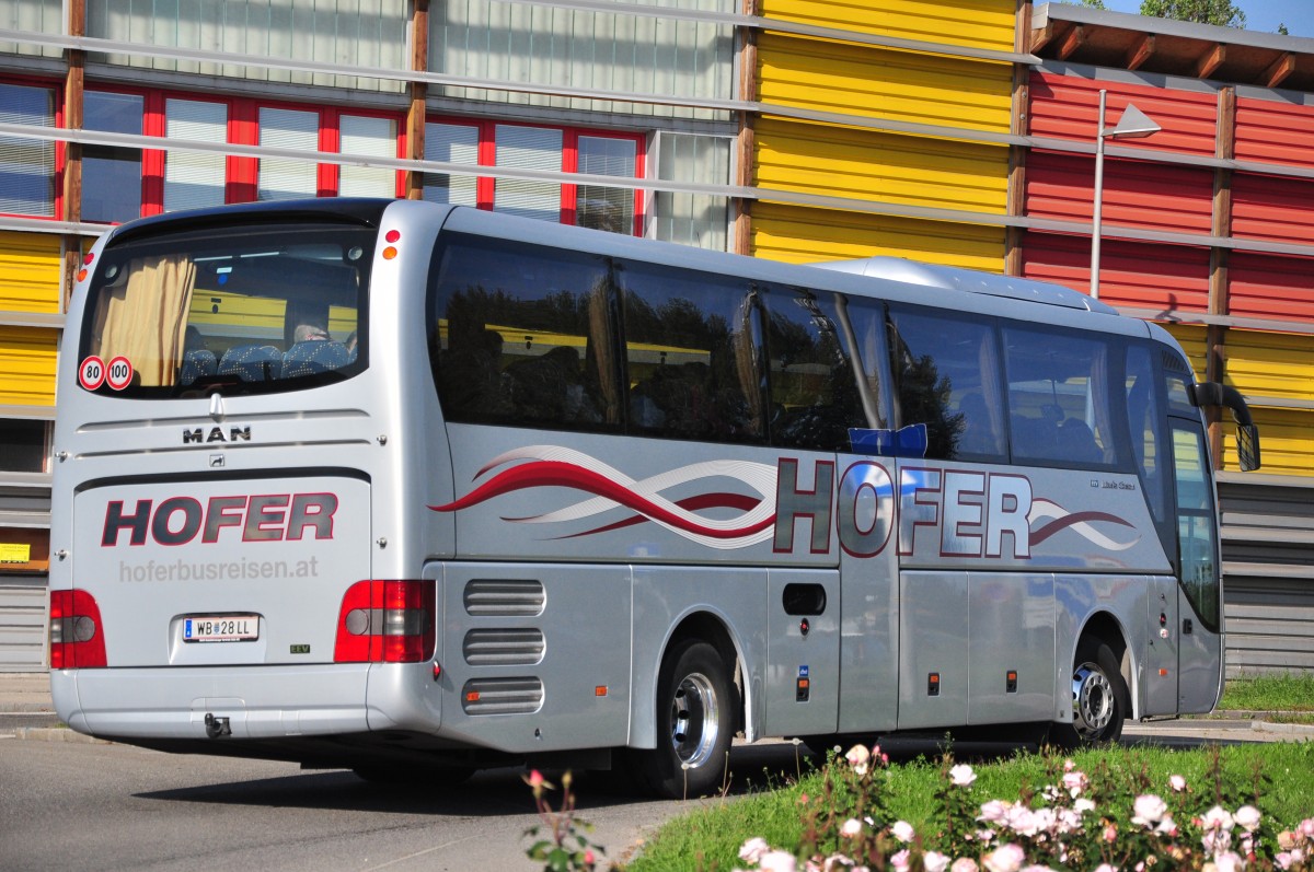 MAN Lions Coach von HOFER Reisen aus sterreich am 28.9.2014 in Krems.