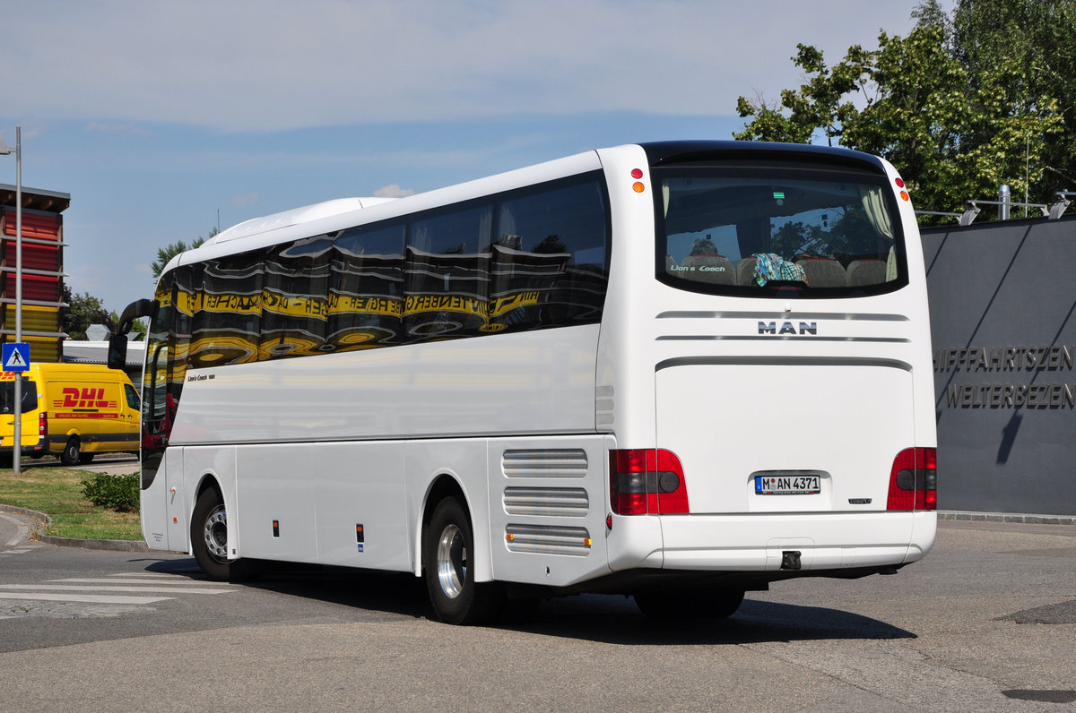 MAN Lions Coach von MAN Mnchen in Krems gesehen.