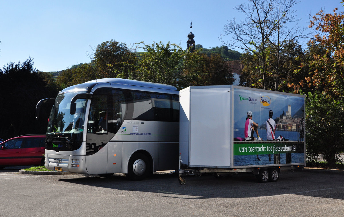 MAN Lion`s Coach mit Radanh�nger von Snellevliet.nl in Krems gesehen.