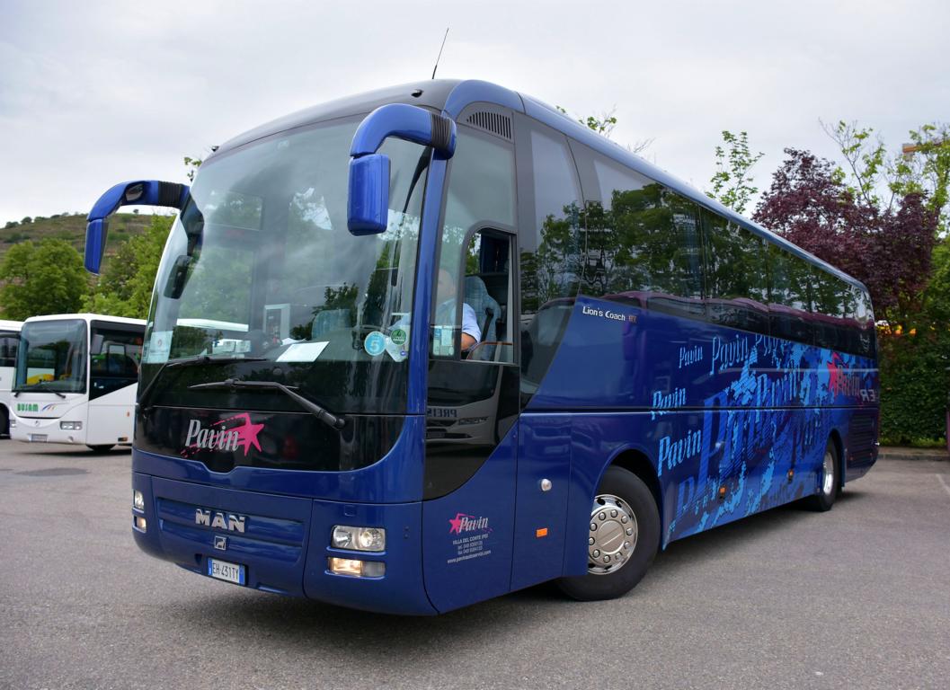 MAN Lion`s Coach von PAVIN Reisen aus Italien in Krems.