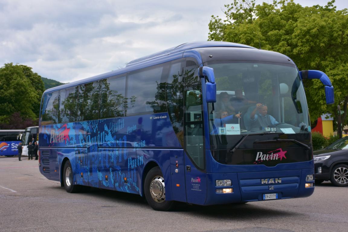 MAN Lion`s Coach von PAVIN Reisen aus Italien in Krems.