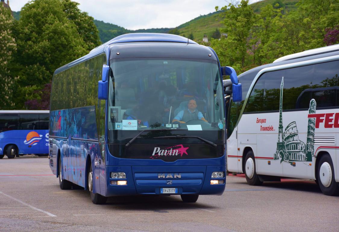 MAN Lion`s Coach von PAVIN Reisen aus Italien in Krems.